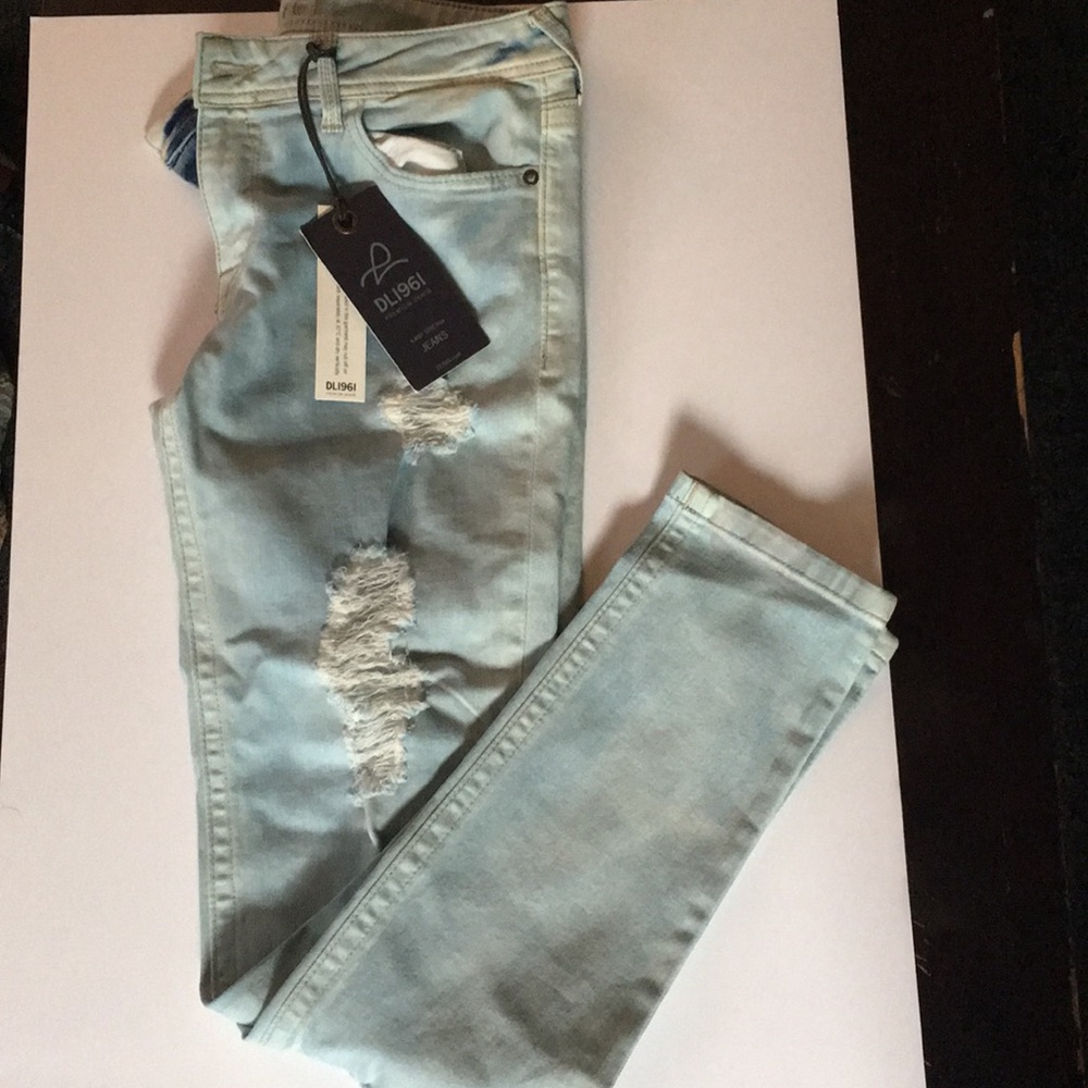 NWT- DL1961 jeans. Never worn. Tags still on.
