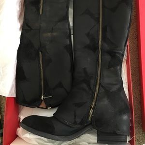 Donald J Pliner black suede boots