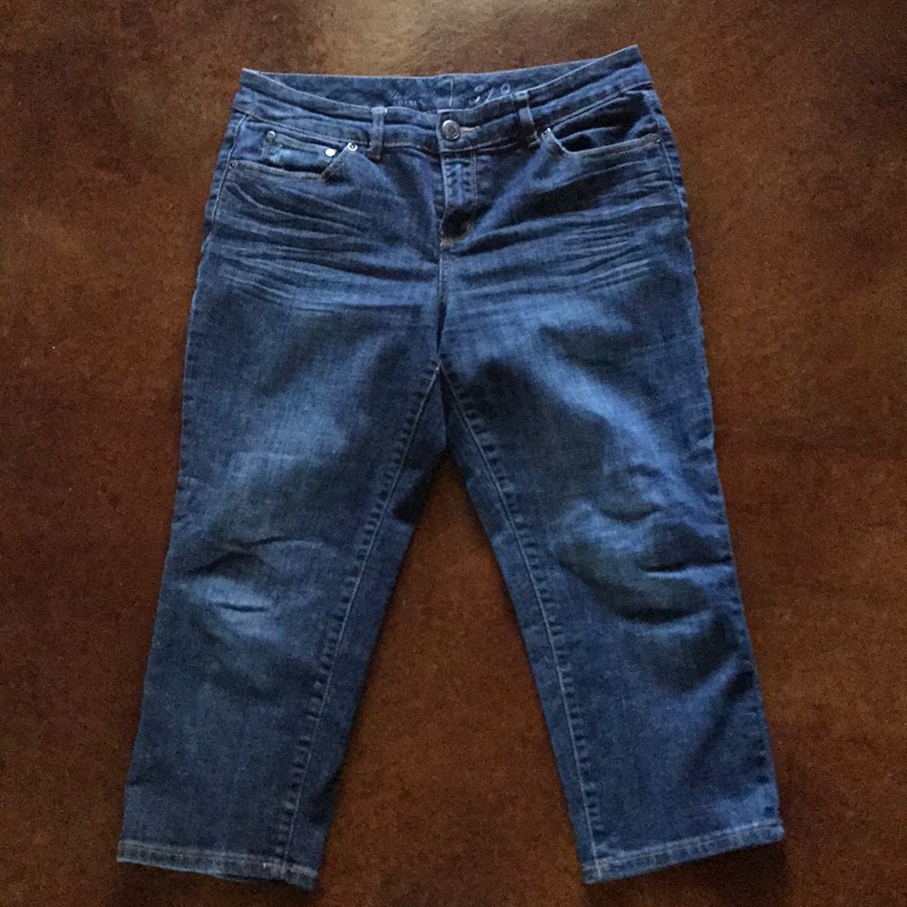The Limited 312 dark wash Capri jeans 👖 size 6