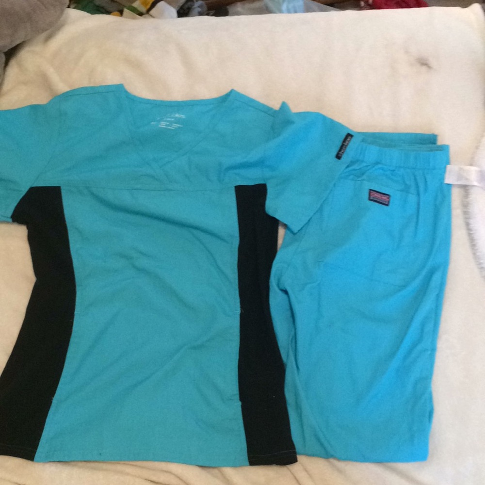 SOLD Cherokee scrub set