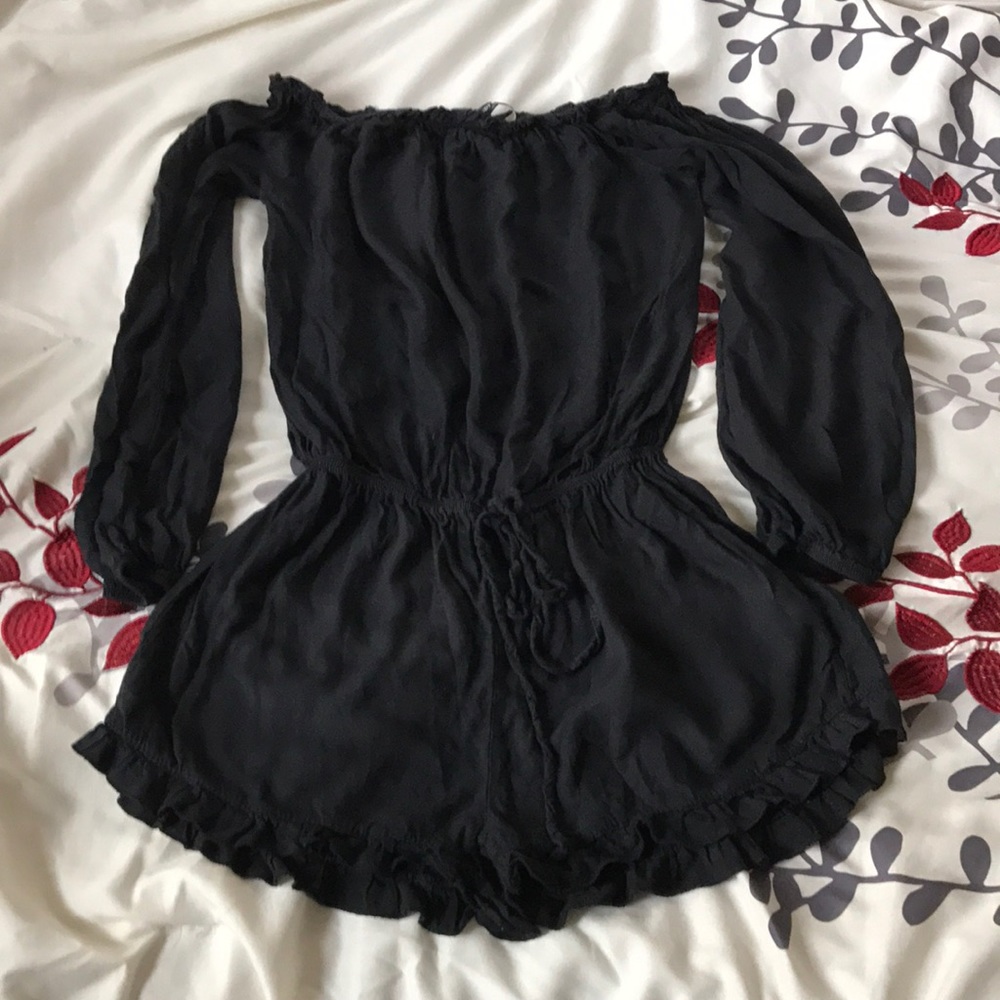 Brandy Melville off the shoulder Romper✨