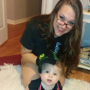 Meet your Posher, Larissa