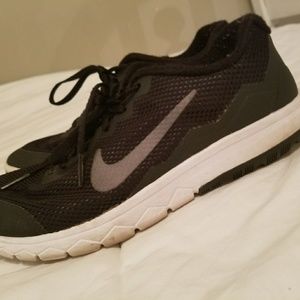 Nike flex run athletic shoes