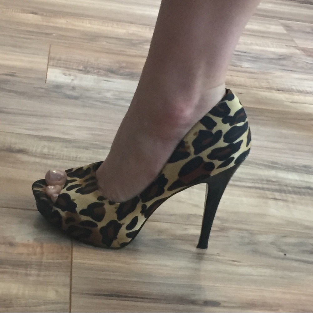 Jessica Simpson- Leopard Peep Toe Heels; SIZE:7
