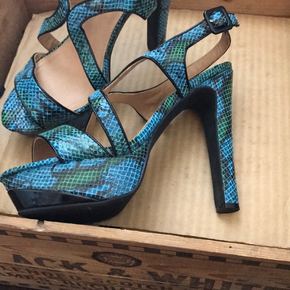 Snakeskin platform heels size 10 - Picture 2 of 3