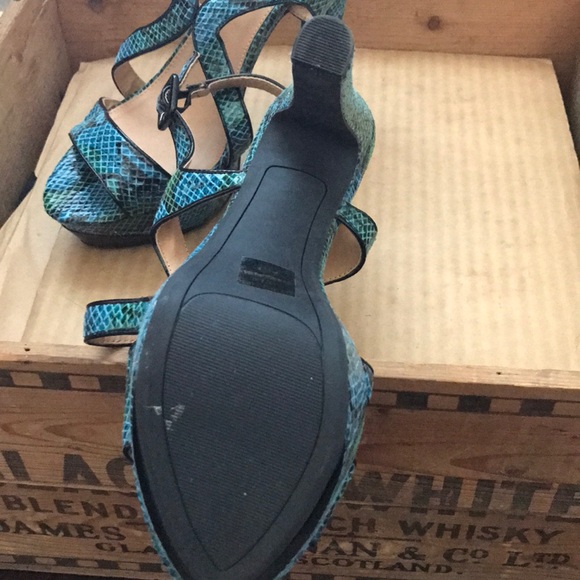 Snakeskin platform heels size 10 - Picture 3 of 3