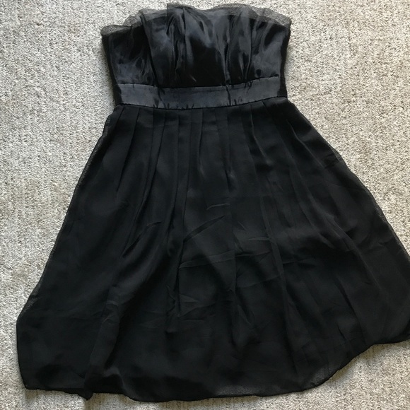 White House Black Market Dresses & Skirts - White House Black Market strapless cocktail dress