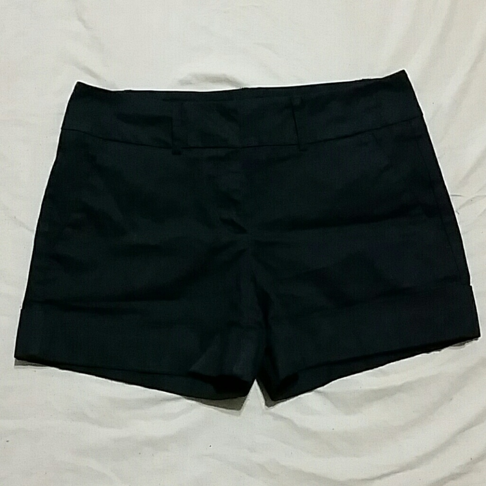 New York & Co. 7th Avenue Black Cuffed Shorts