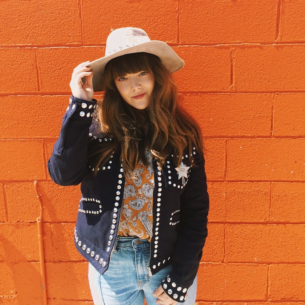Check out my Insta! @savannahtracy