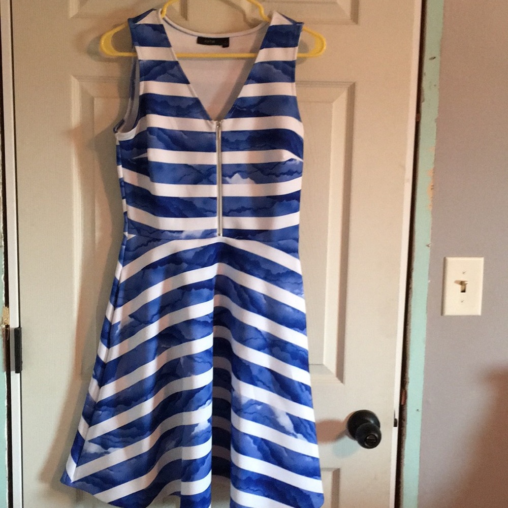 Super cute dress!