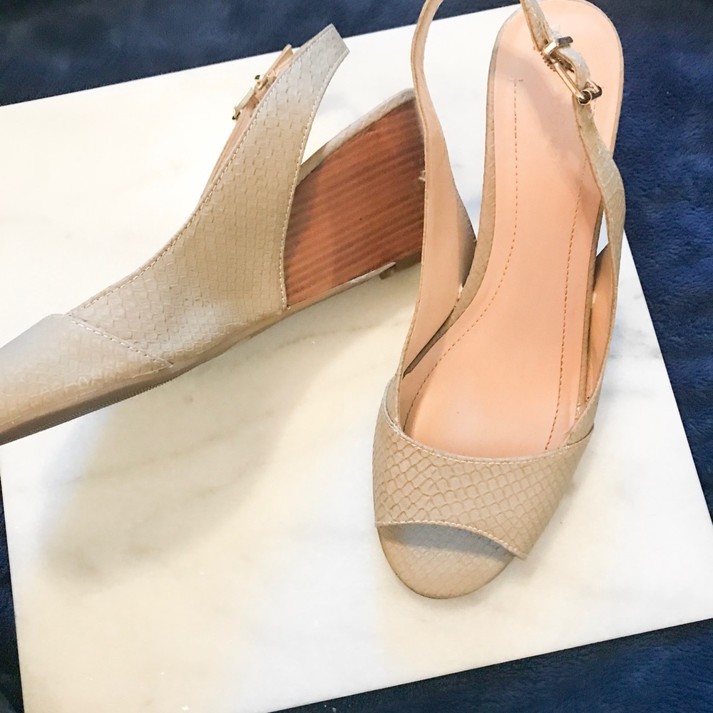 BCBG wedges!