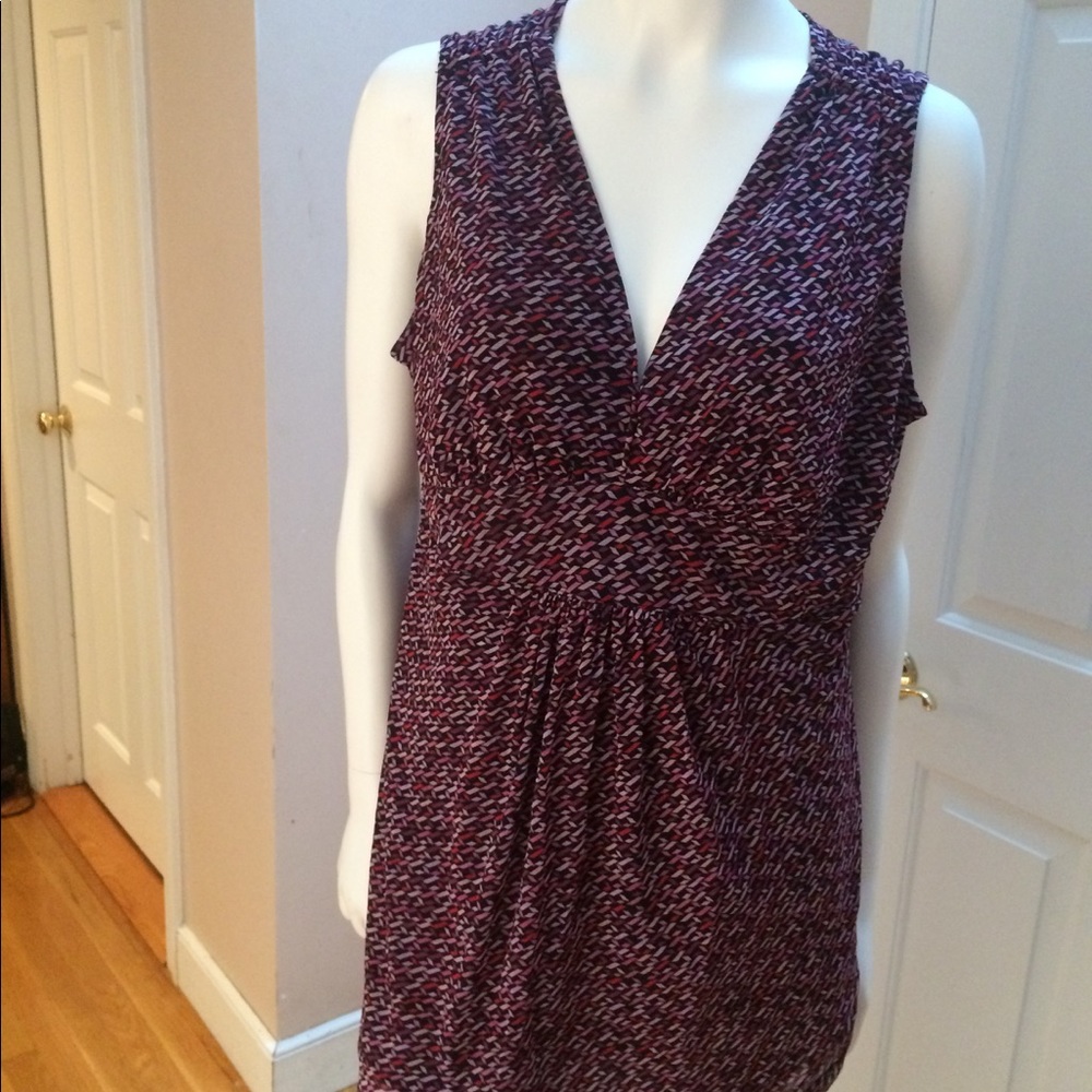 NY&Co Sleeveless long maroon v neck top