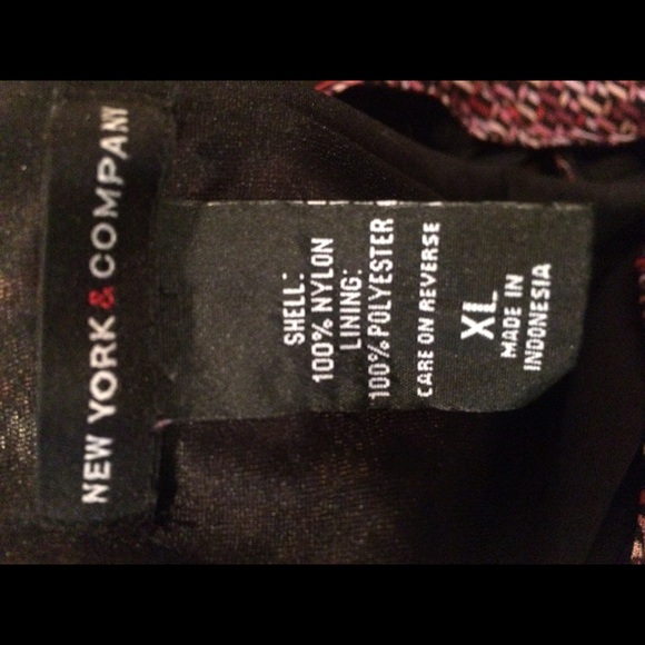 NY&Co Sleeveless long maroon v neck top - Picture 5 of 5