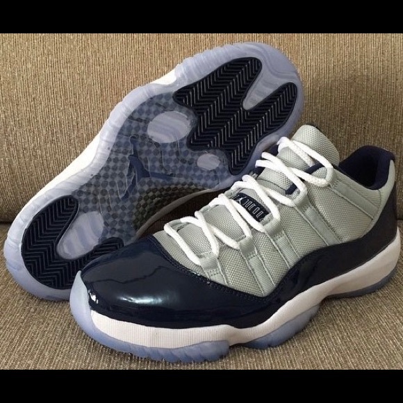 Men's Jordan 11 Georgetown low - Picture 3 of 4