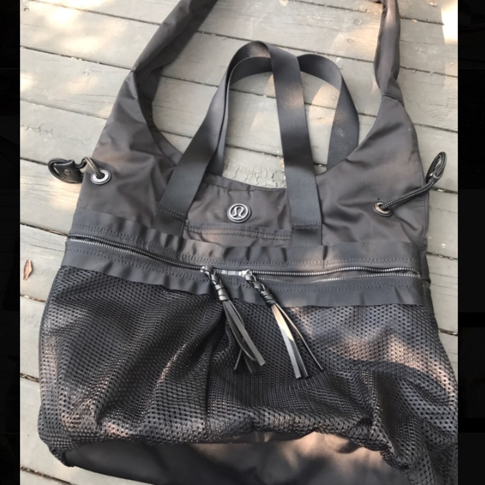 Lululemon Bag!!! Practical & cute athletic/gym bag