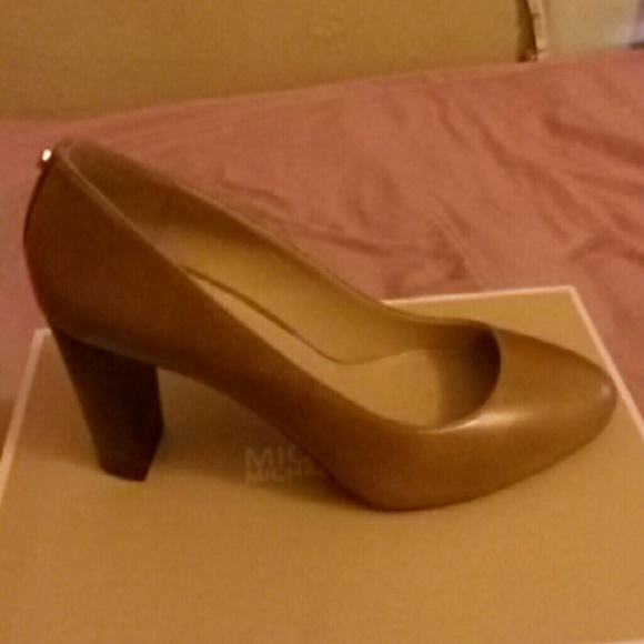 Heels - Picture 2 of 5