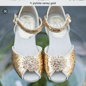 Joyfolie Rayme gold slippers size 6T NIB!