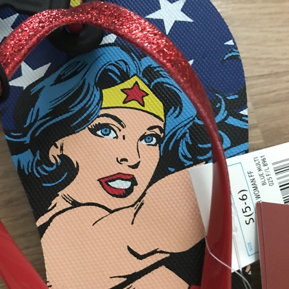 Wonder Woman flip flops - Picture 2 of 3