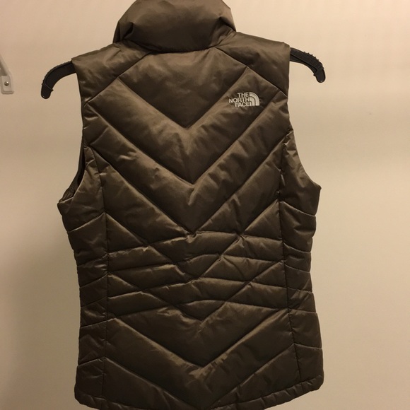 The North Face 550 Puffy Vest - Picture 3 of 8