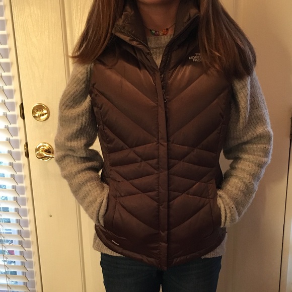 The North Face 550 Puffy Vest - Picture 6 of 8