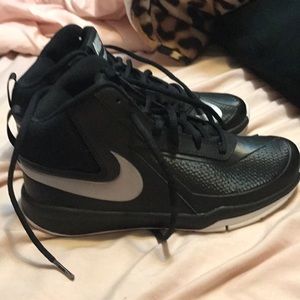 Nike youth basketball shoes