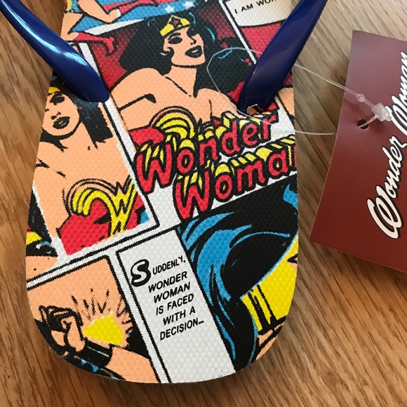 Wonder Woman flip flops - Picture 2 of 4
