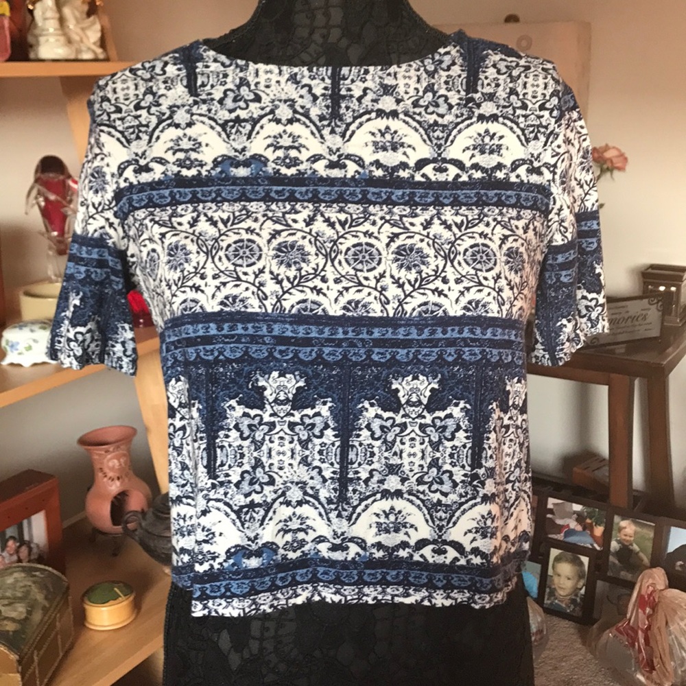FOREVER 21 BLUE BOHO STYLE LONGER CROP TOP