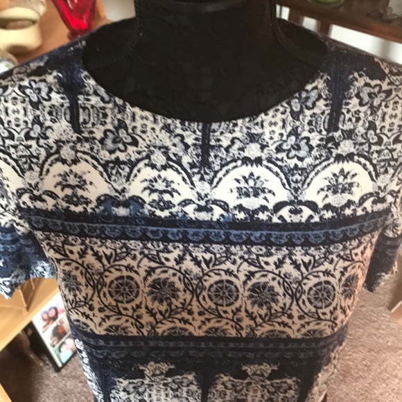 FOREVER 21 BLUE BOHO STYLE LONGER CROP TOP - Picture 3 of 7