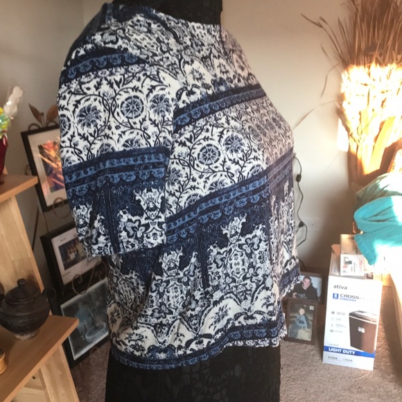 FOREVER 21 BLUE BOHO STYLE LONGER CROP TOP - Picture 4 of 7