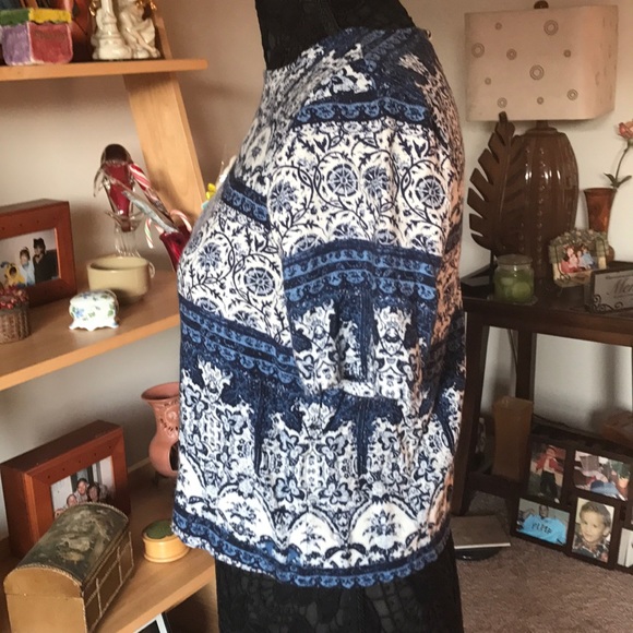 FOREVER 21 BLUE BOHO STYLE LONGER CROP TOP - Picture 5 of 7