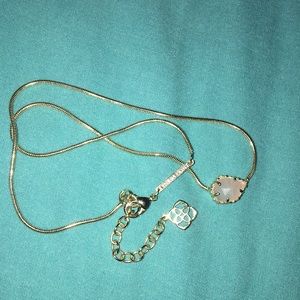 CLASSIC Kendra Scott necklace!