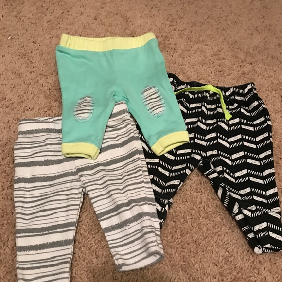 3 pairs of sweatpants. - Picture 1 of 3