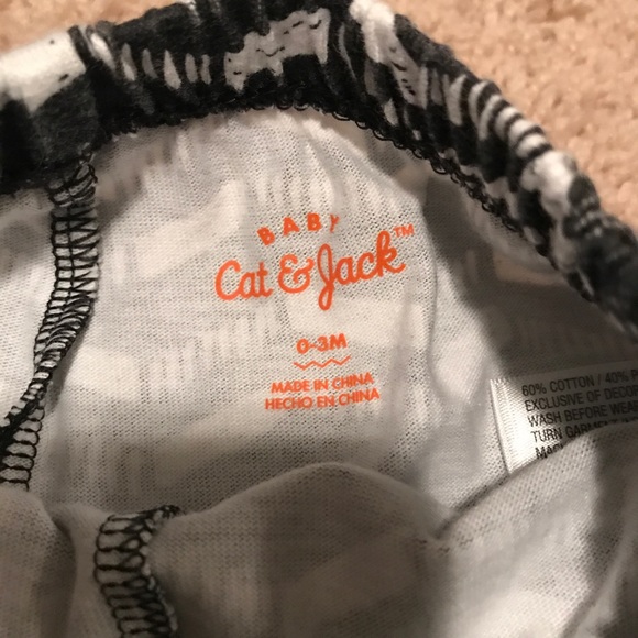 3 pairs of sweatpants. - Picture 3 of 3