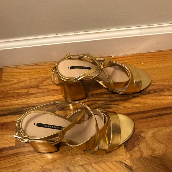 Zara Basic Gold Sandals / size 8 - Picture 3 of 4
