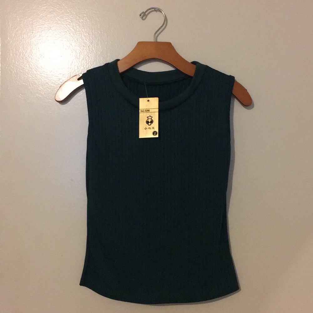 New tight fitted sleeveless top
