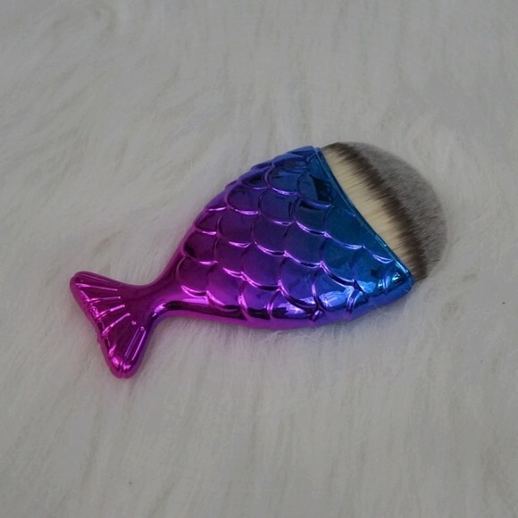 Mermaid fish tail makeup brushes - Picture 2 of 5