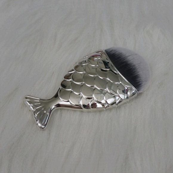 Mermaid fish tail makeup brushes - Picture 3 of 5