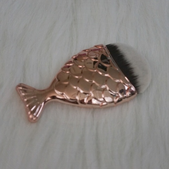 Mermaid fish tail makeup brushes - Picture 4 of 5