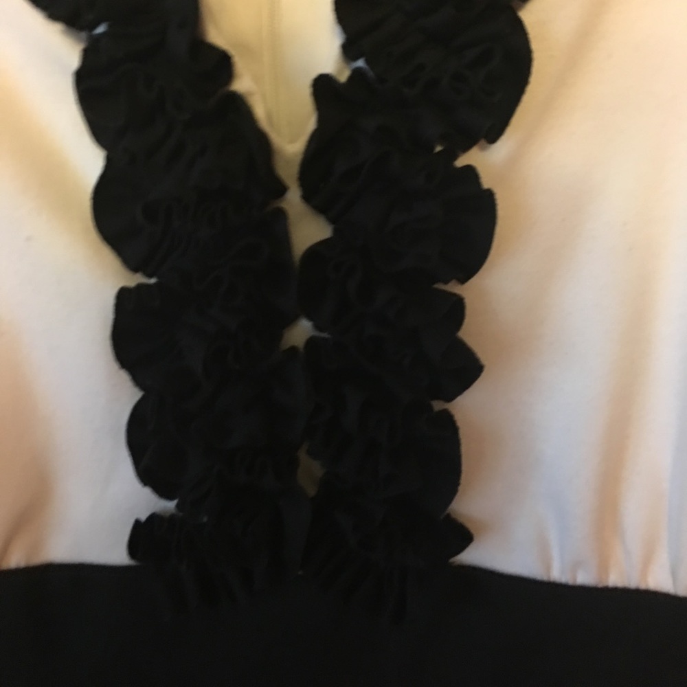 Darling black and white dress with rose 🌹 florets