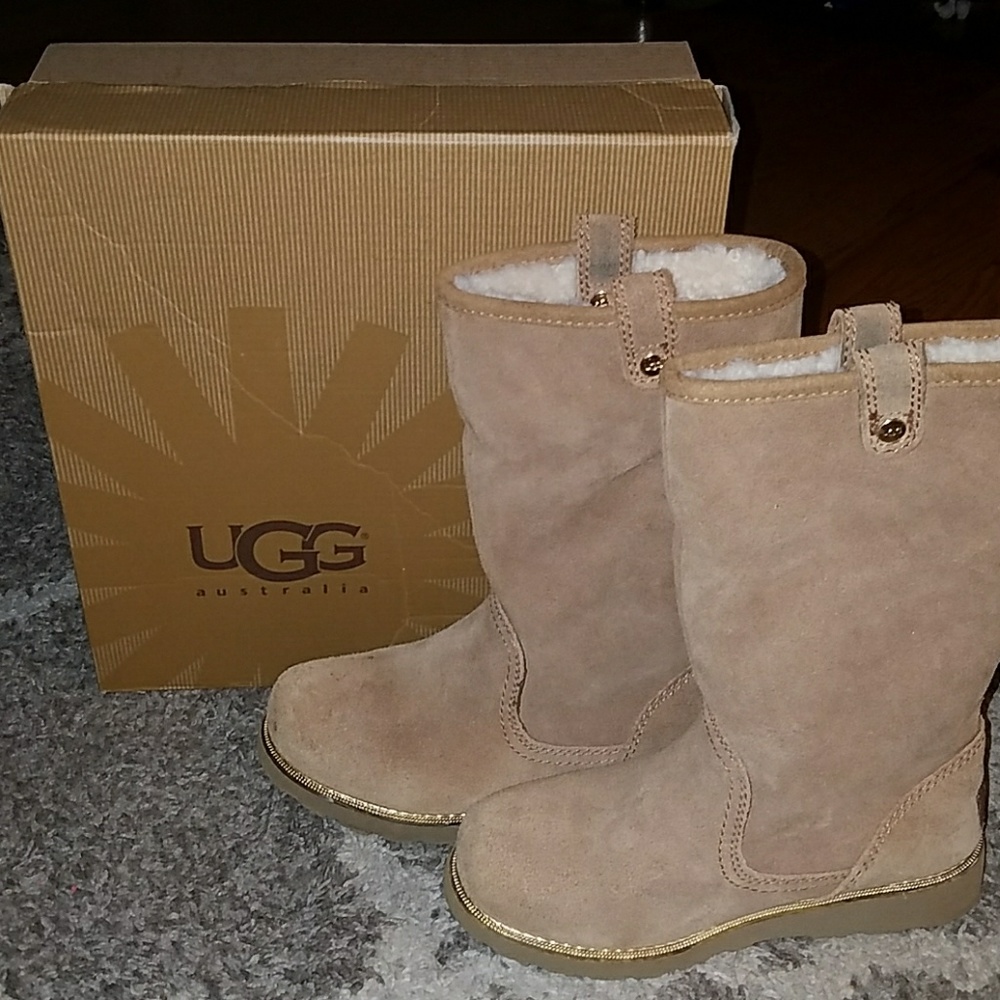 GIRLS UGG BOOTS