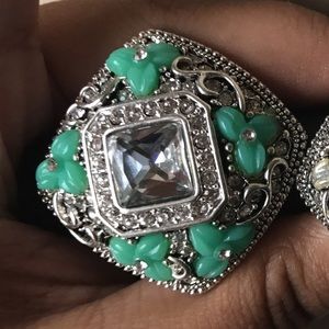 Stretchy blue crystal ring