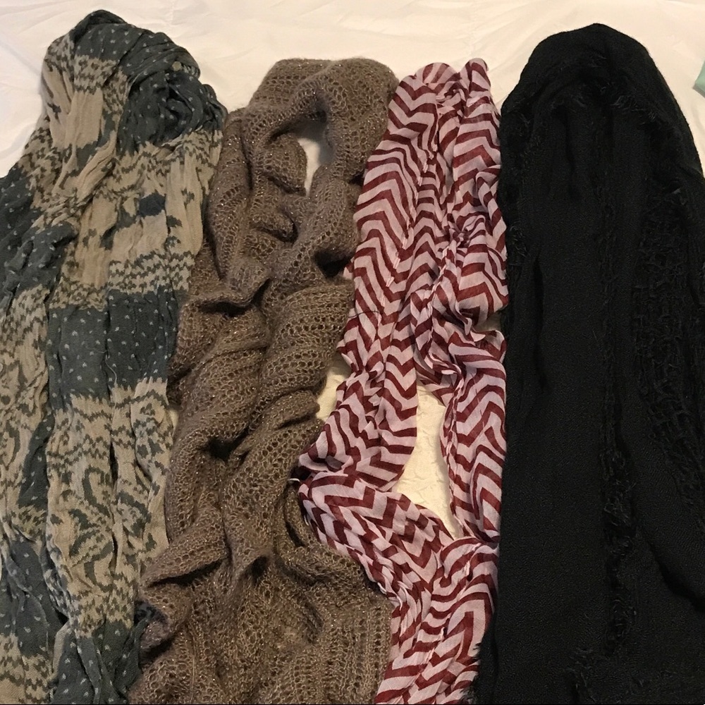 Lot of 4 scarfs
