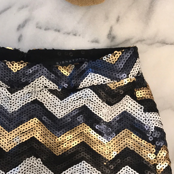 ⭐️Sequin zig zag mini skirt Gold black white S⭐️ - Picture 4 of 5