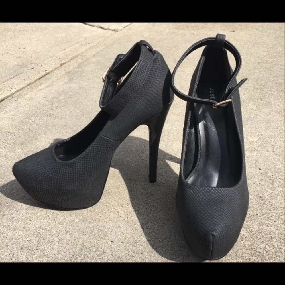 JustFab: Mirah