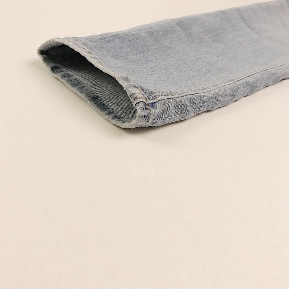 FLATTERING LIGHT WASH JEANS - Picture 7 of 8