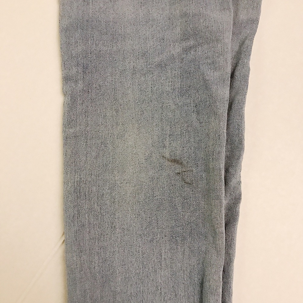 FLATTERING LIGHT WASH JEANS - Picture 8 of 8
