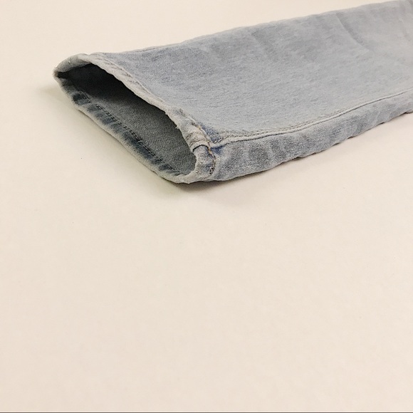 FLATTERING LIGHT WASH JEANS - Picture 7 of 8