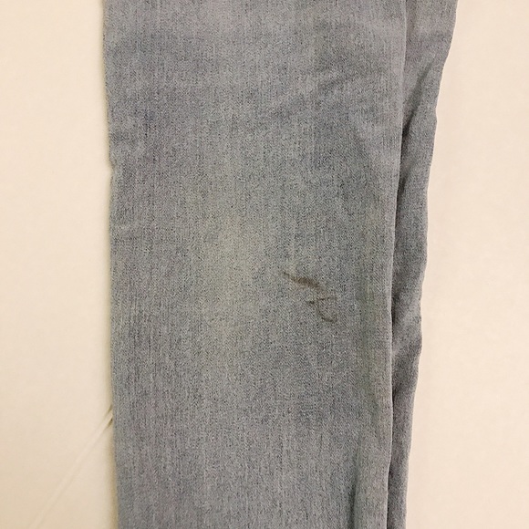 FLATTERING LIGHT WASH JEANS - Picture 8 of 8