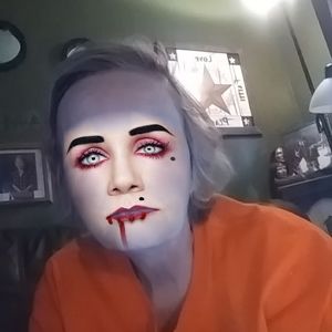 Meet your Posher, Elaine