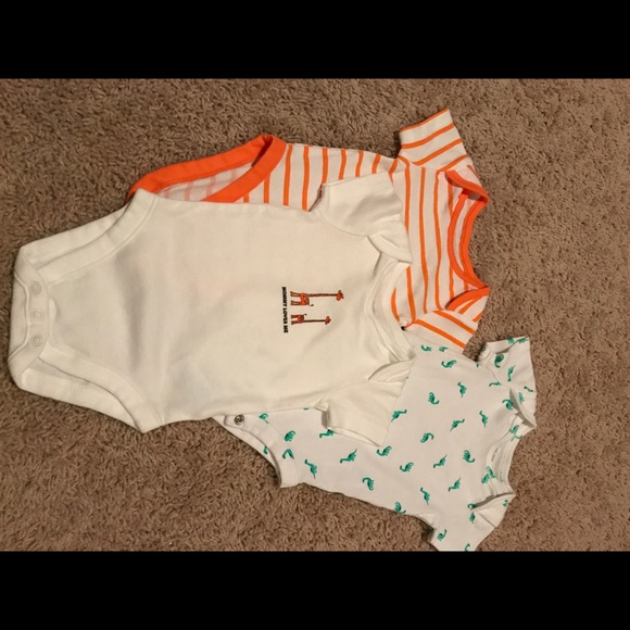Set of 6 Onsies! Size 3 Months & 0-3 Months. - Picture 3 of 4